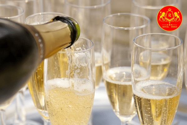 Thế Nào Là Rượu Vang Nổ Prosecco? Phân Biệt Prosecco và Champagne