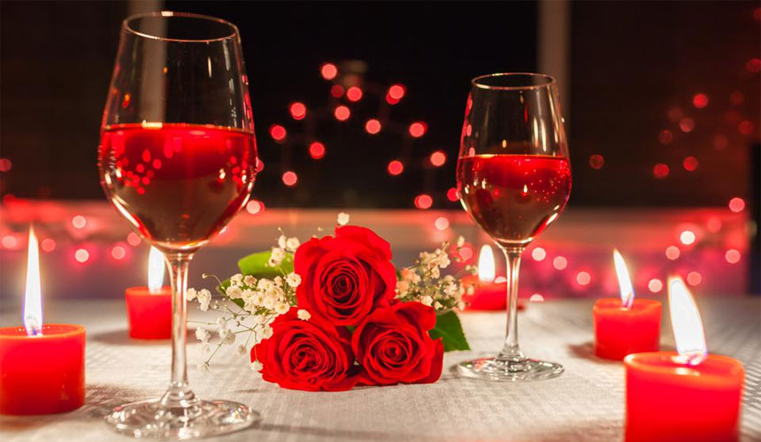 Hoa Hồng Và Rượu Vang: Thường Xuất Hiện Trong Những Bữa Tiệc Lãng Mạn
